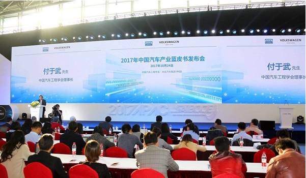 2025年十大教育热点是什么？探索未来教育的智能、个性与变革之路
